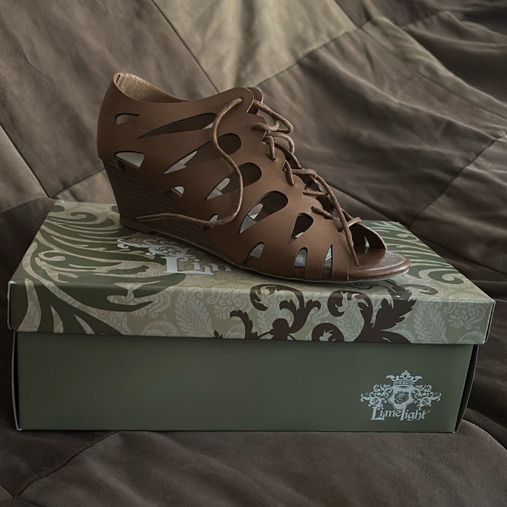 LimeLight 7.5 Cognac lace up sandals